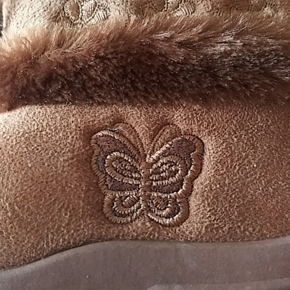 NWOT Kalli Girls Winter Boots Size 8